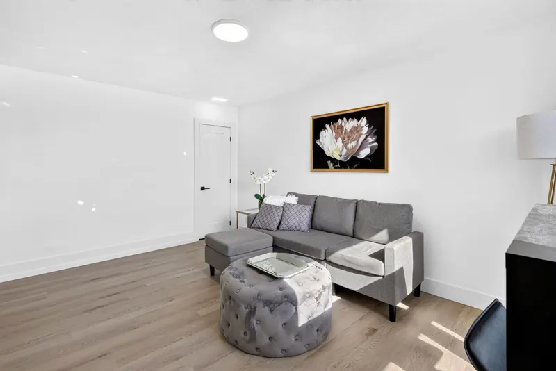 McEwan Suites 2 bedroom + den suite, photo 3