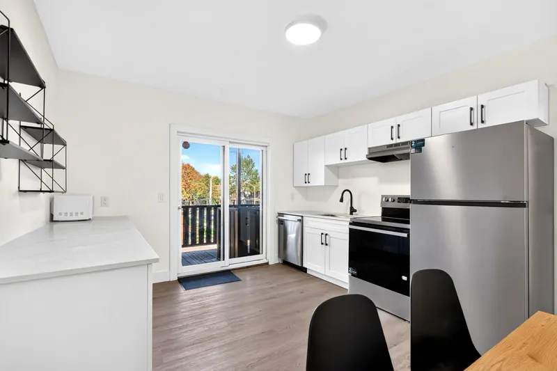 McEwan Suites 2 bedroom + den suite, photo 3